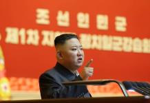 Kim Jong-Un aparece con misteriosa mancha en la cabeza