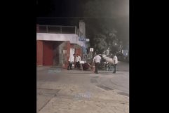 Taxistas de Quintana Roo golpean a turistas por negarse a pagar alta tarifa