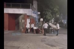 Atrapan a taxistas que golpearon a pareja de turistas en Quintana Roo