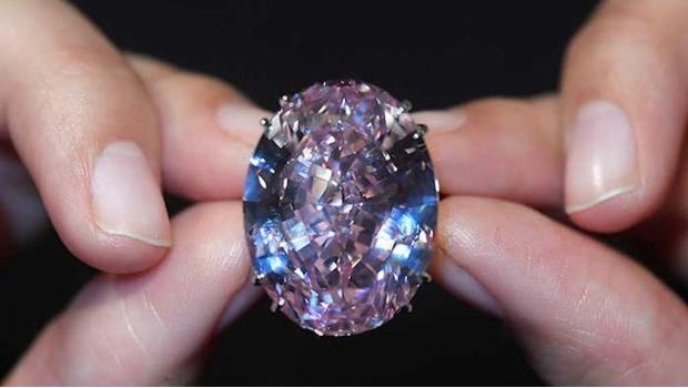 Estrella Rosa: El diamante más caro de la historia subastado en 71 mdd