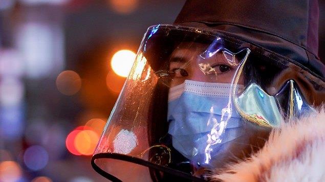 China aprueba vacuna contra coronavirus; comenzará ensayos en humanos